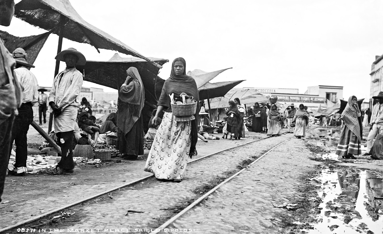 In the market place, San Luis Potosí, Mexico, 1880-97b (1)