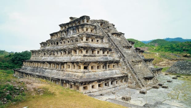 mexico-veracruz-state-el-tajin-archaeological-site-pyramid-of-niches-totonac-civilization (1)