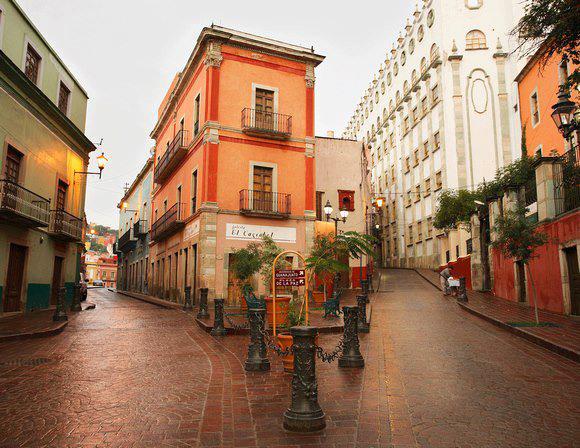 302008_565134580186979_236555437_n